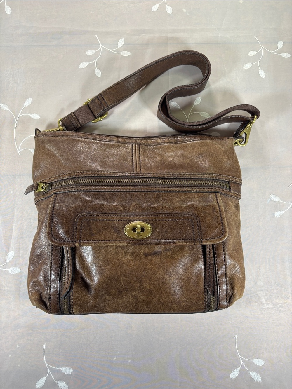 Fossil Brown Leather Crossbody Bag - Classic Everyday Style Gold Accent